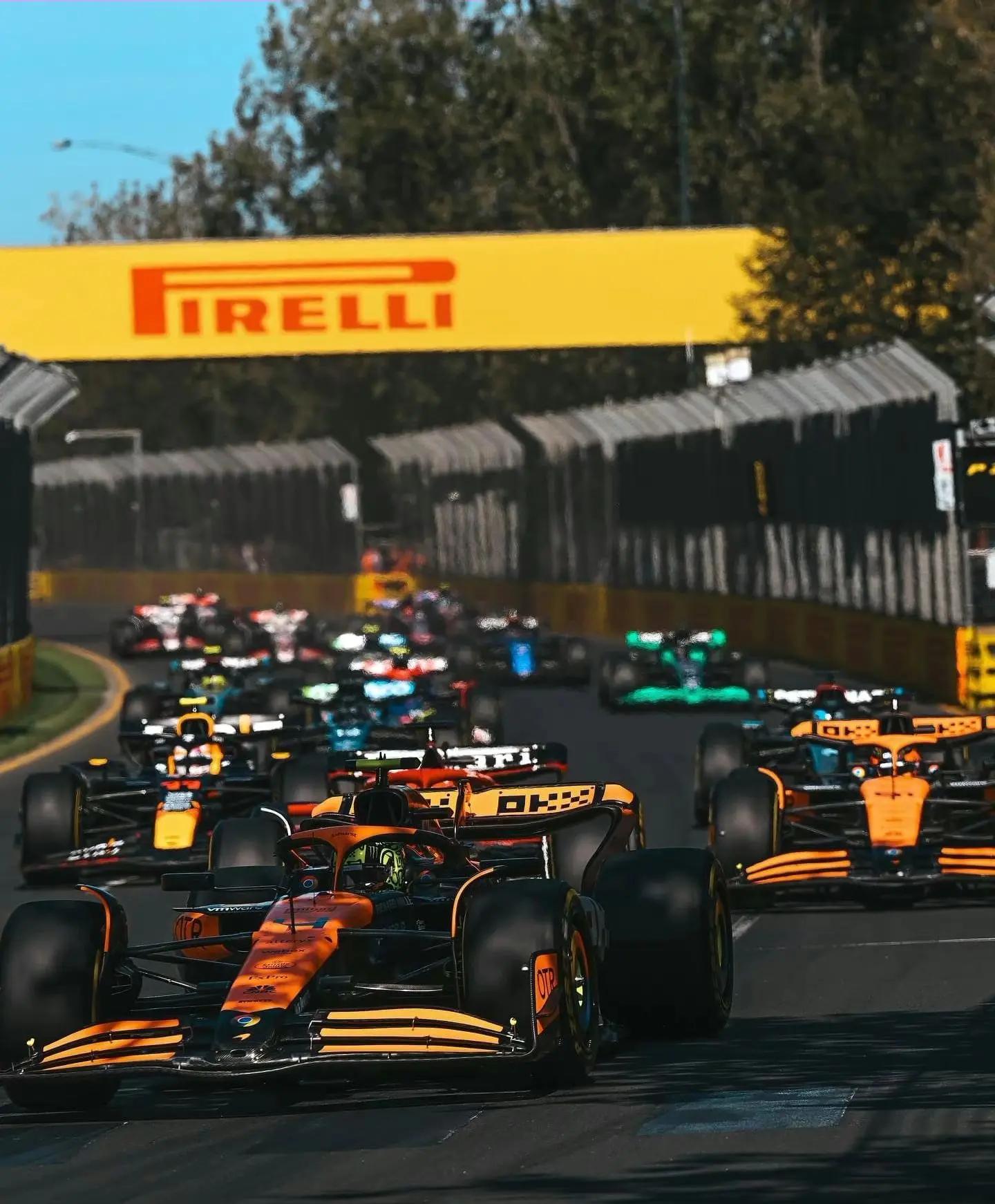 迈凯伦轻取红牛车队，塞恩斯带队取胜